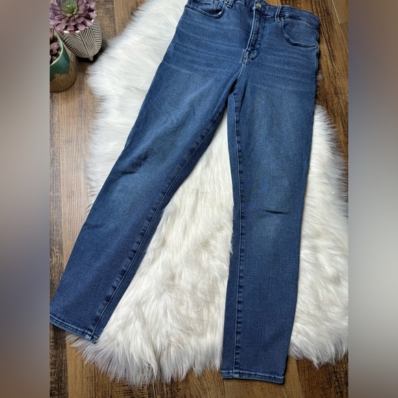 Good American
Good Waist Cropped Skinny Jeans in Blue798 - Picture 6 of 6